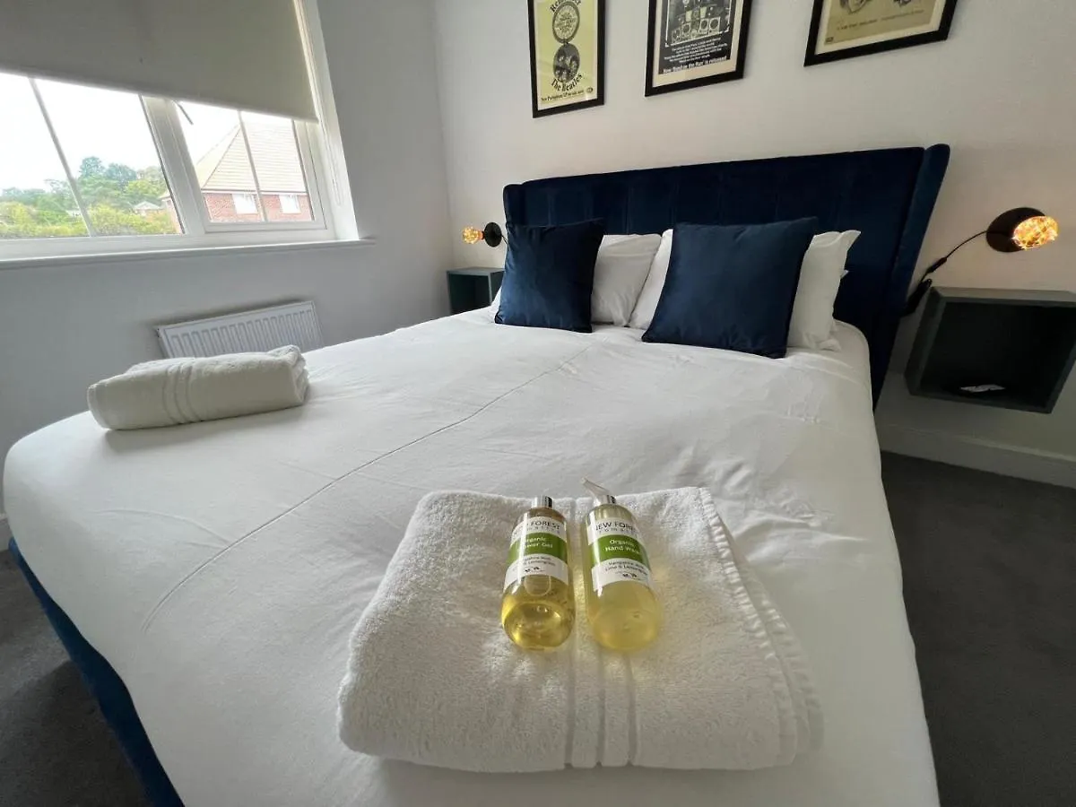 Apartment Spacious & Stylish 4-Bed House With Hot Tub In Prime Location Southampton