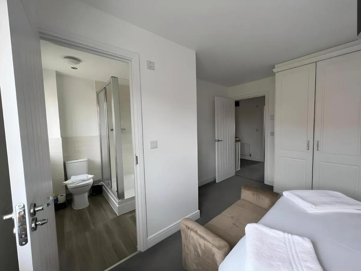 Spacious & Stylish 4-Bed House With Hot Tub In Prime Location Southampton